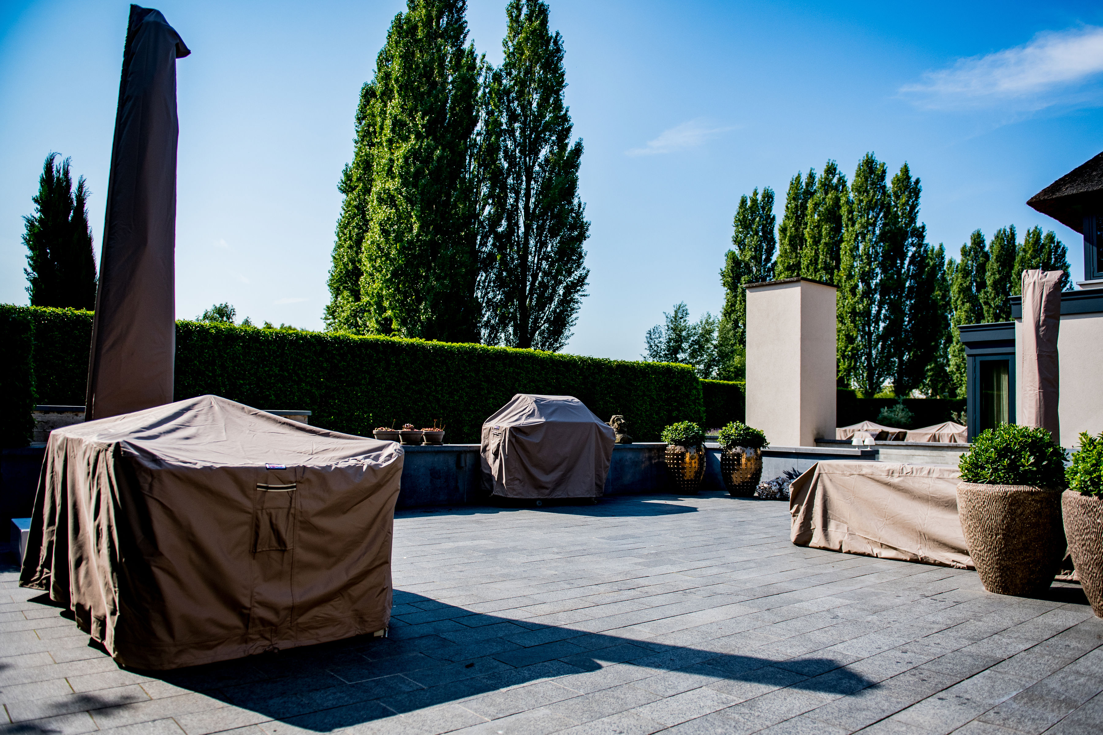 Raffles Covers beschermhoezen sfeerfoto 220 x 220 x 90 H: 70 cm
